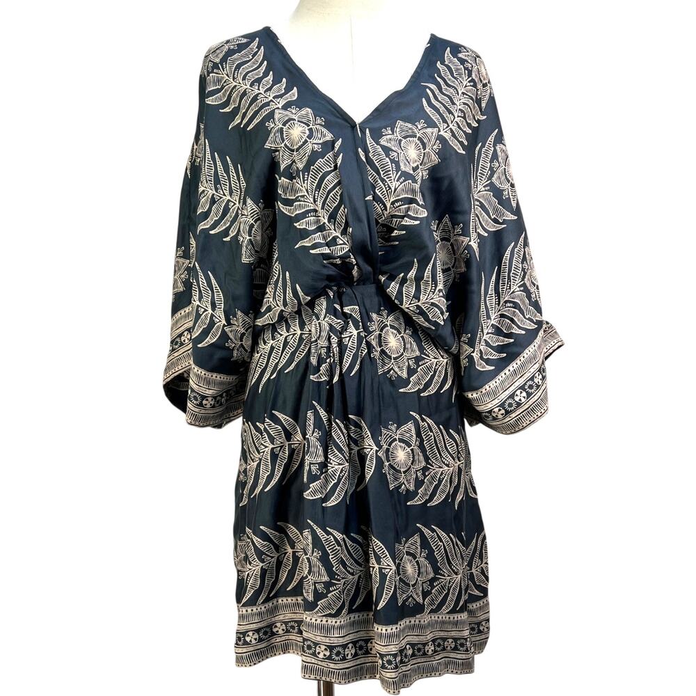 Elegant Navy and Cream Mini Dress